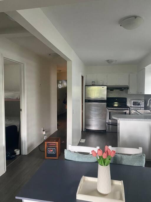 4 Bedroom Upper Level Kits Home แวนคูเวอร์ ภายนอก รูปภาพ