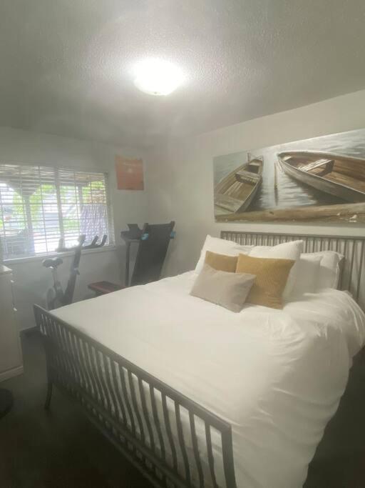 4 Bedroom Upper Level Kits Home แวนคูเวอร์ ภายนอก รูปภาพ