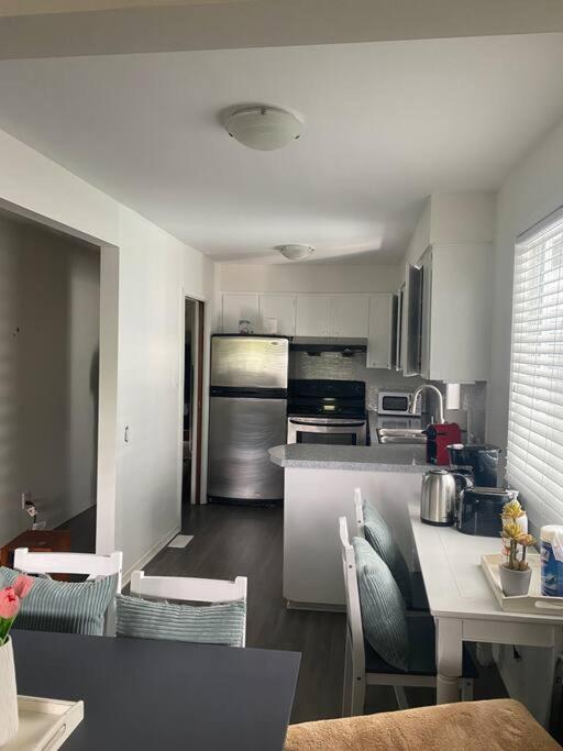 4 Bedroom Upper Level Kits Home แวนคูเวอร์ ภายนอก รูปภาพ