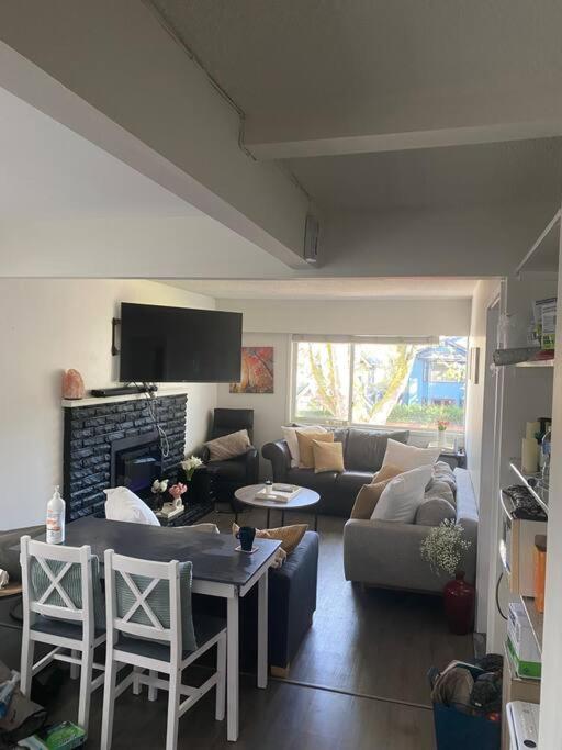 4 Bedroom Upper Level Kits Home แวนคูเวอร์ ภายนอก รูปภาพ