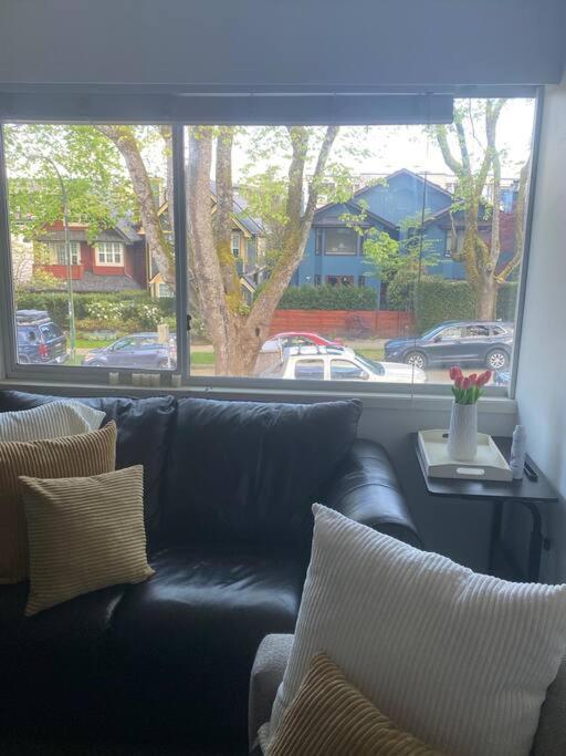4 Bedroom Upper Level Kits Home แวนคูเวอร์ ภายนอก รูปภาพ