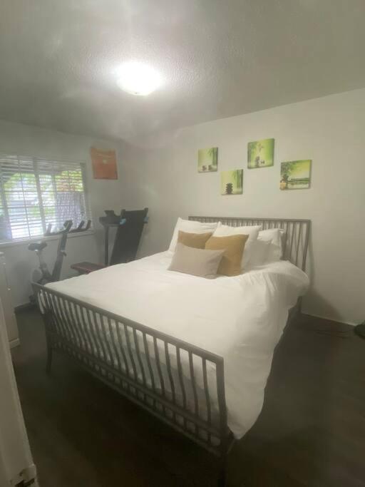4 Bedroom Upper Level Kits Home แวนคูเวอร์ ภายนอก รูปภาพ